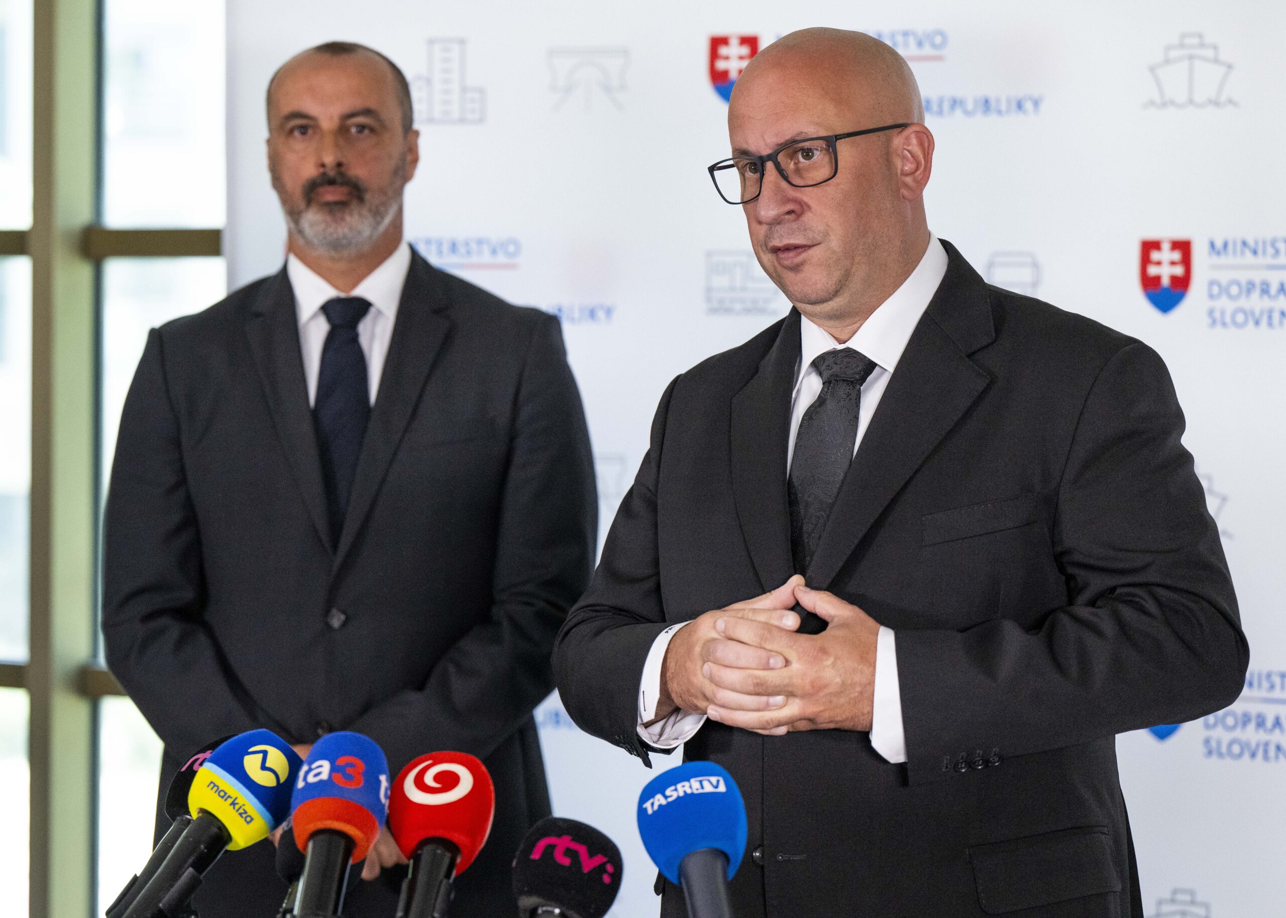 Mstri Razik Minister Ráž priznal Sakovi po odchode 49-tisíc eur. Dôvody sú bizarné
